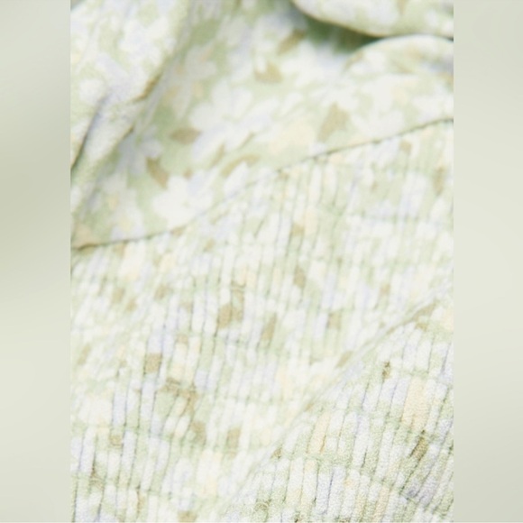 Aritzia Sunday Best Sinatra Blouse - Floral Sage Smocked Puff-sleeve Top - Picture 9 of 11